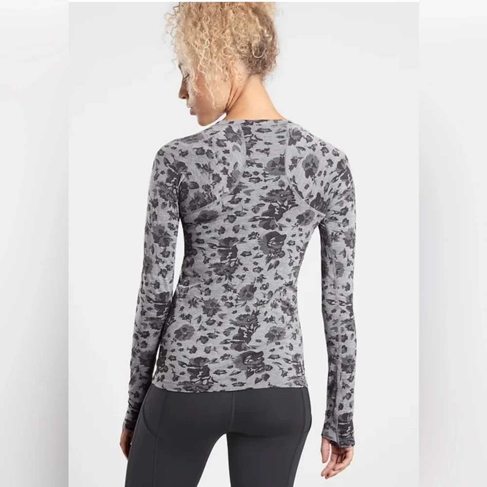 NWOT Athleta XS Momentum Long Sleeve Top Osprey Grey - Picture 1 of 5